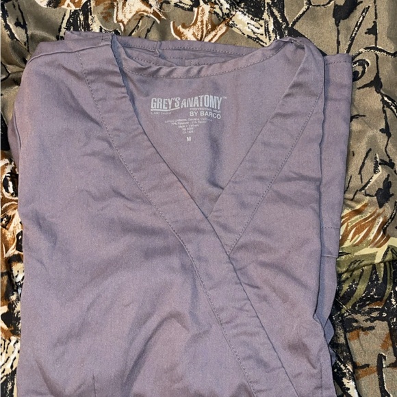 Grey's Anatomy by Barco Gray Scrub Top - Picture 1 of 1